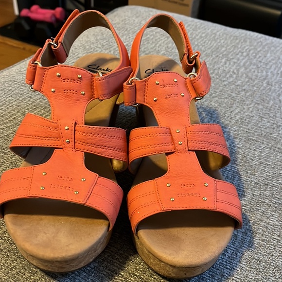 2pair bundle. Clarks sandals , cloud walkers booties 11wide - Picture 3 of 5